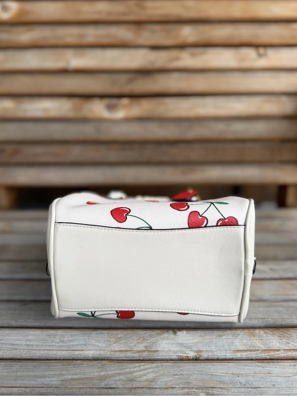 COACH SYDNEY SATCHEL WITH HEART CHERRY PRINT - Picture 4 of 6